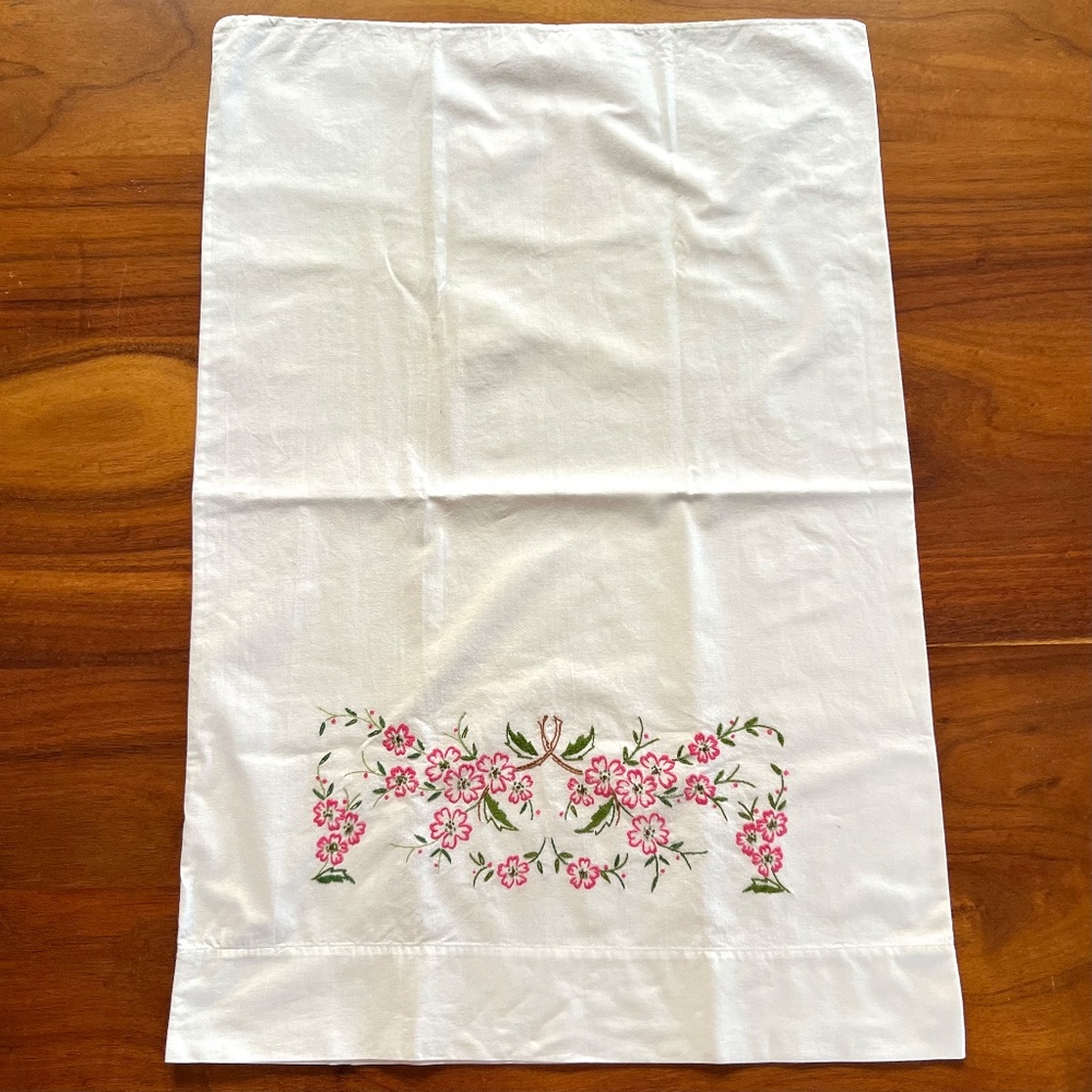VTG 3PC Embroidered Pillowcases - Picture 4 of 9